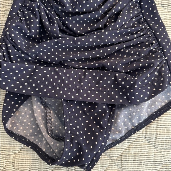 MIRACLE SUIT SIZE 10 SWIMSUIT - Picture 4 of 7